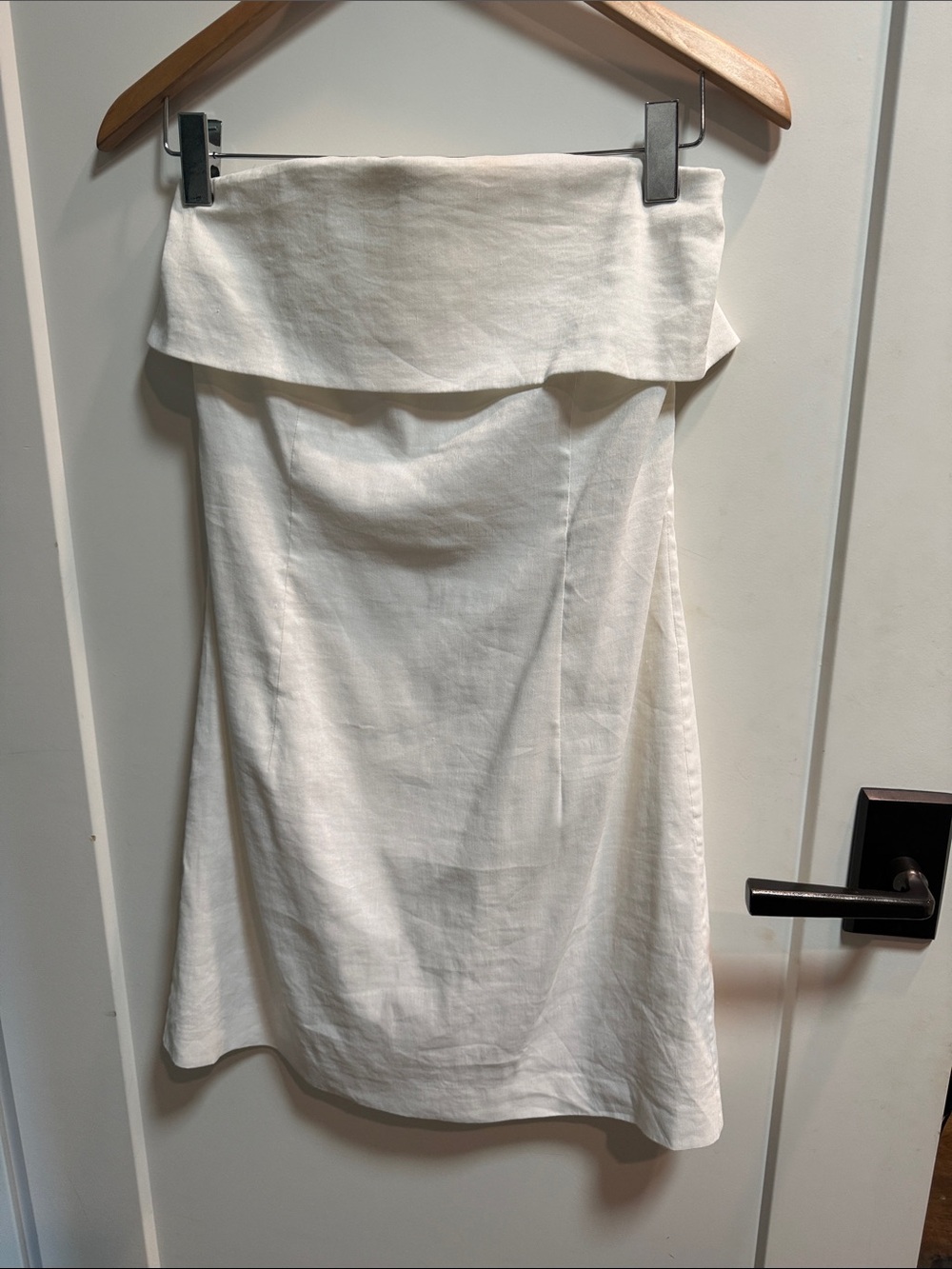Theory White Off-Shoulder Linen Dress